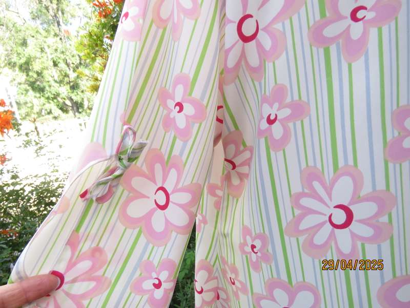 GLAMOUR slip over white polyester top with stripes and pink daisies. Size 44