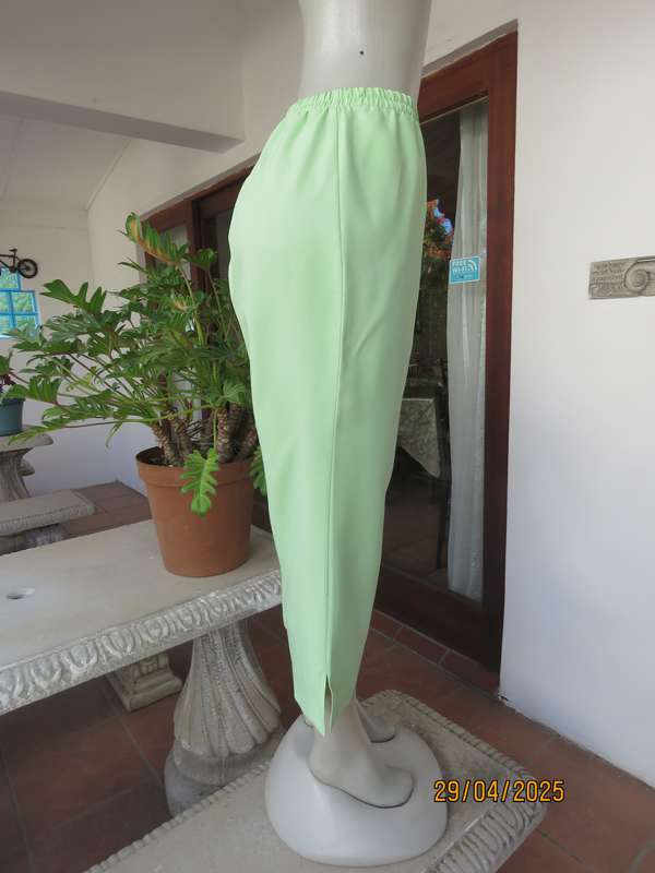 Mint green polyester ankle length pants size 42 with elasticated waist.