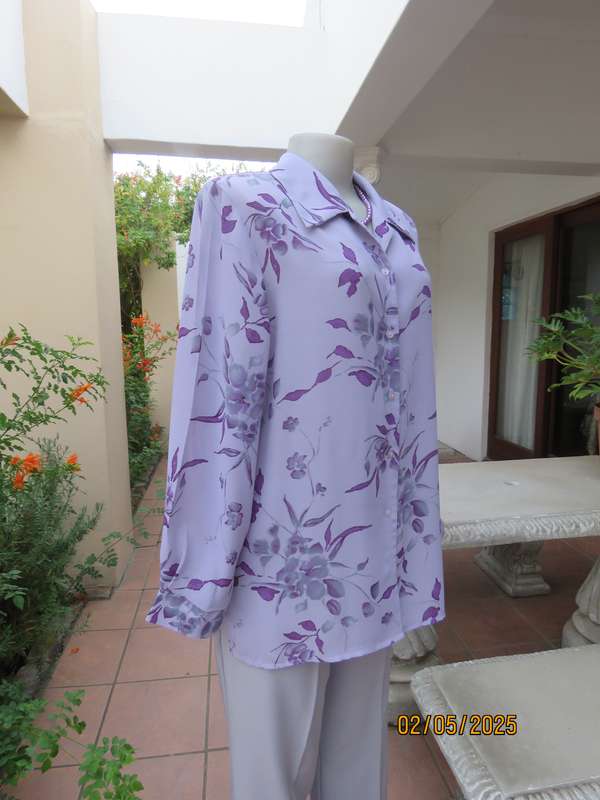 BY DESIGN pale lilac long cuffed sleeve top with violet-grey flowers. Size 36.