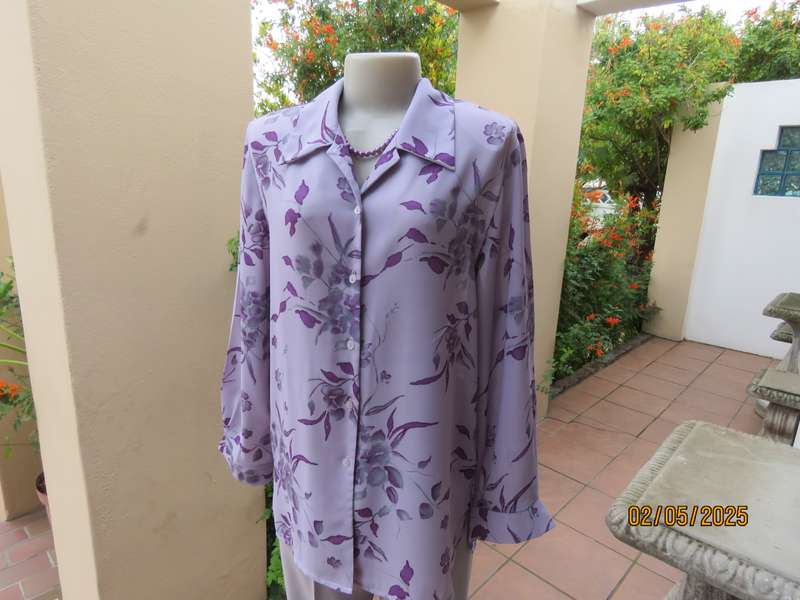 BY DESIGN pale lilac long cuffed sleeve top with violet-grey flowers. Size 36.