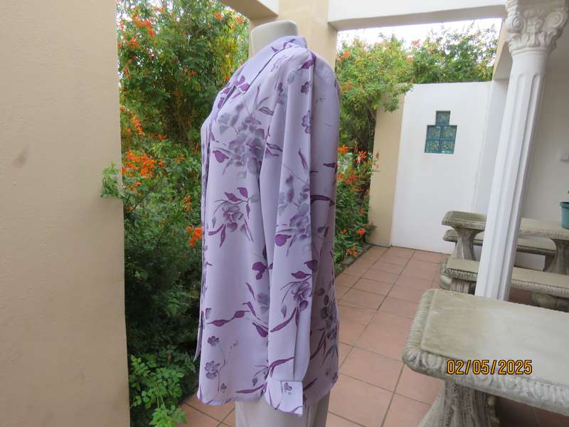 BY DESIGN pale lilac long cuffed sleeve top with violet-grey flowers. Size 36.