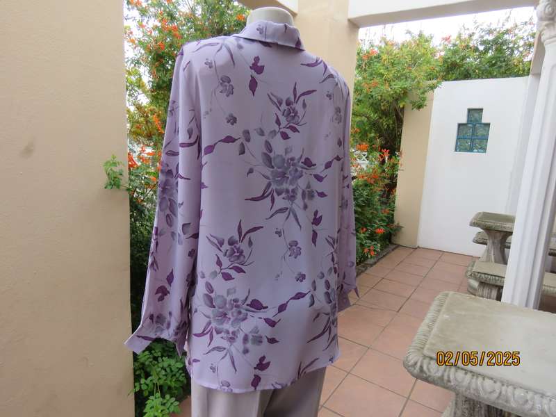 BY DESIGN pale lilac long cuffed sleeve top with violet-grey flowers. Size 36.