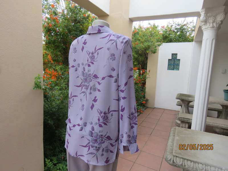 BY DESIGN pale lilac long cuffed sleeve top with violet-grey flowers. Size 36.