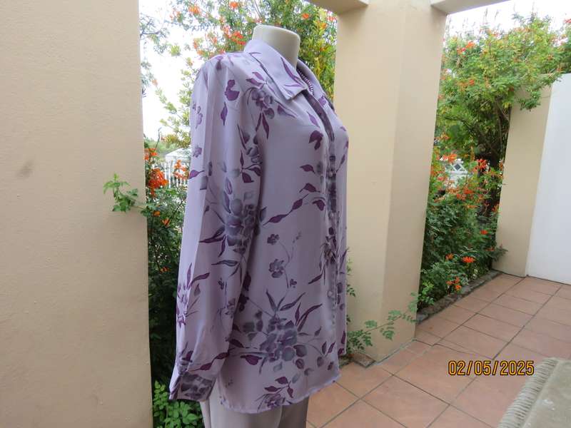 BY DESIGN pale lilac long cuffed sleeve top with violet-grey flowers. Size 36.