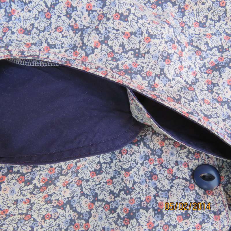 Beautiful dropped waist vintage dress. White-peach-navy dainty floral pattern.Size 36. Very good con