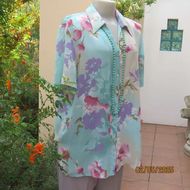 MERIEN HALL creased polyester short sleeve top in floral pattern. Size 42