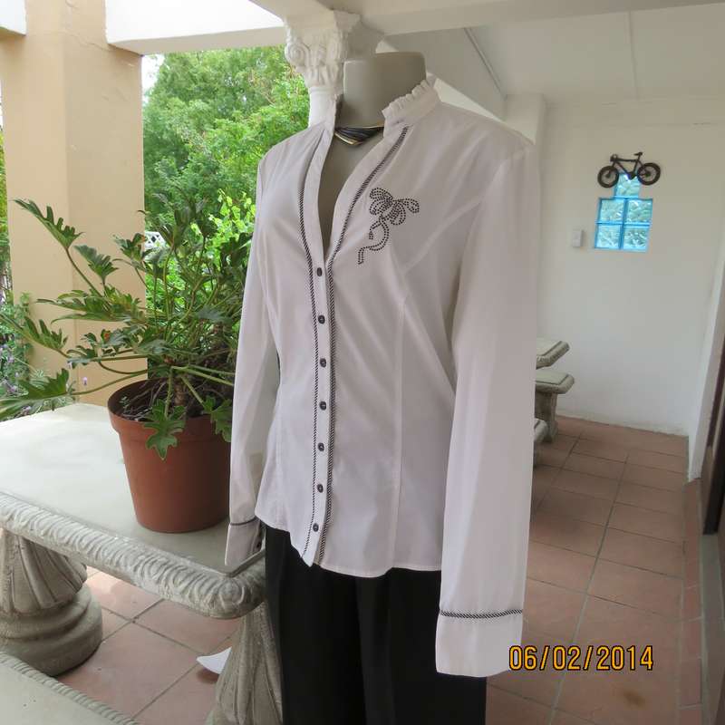 High quality white stretch polycotton OASIS long sleeve tailored top size 36. Sequin decoration.
