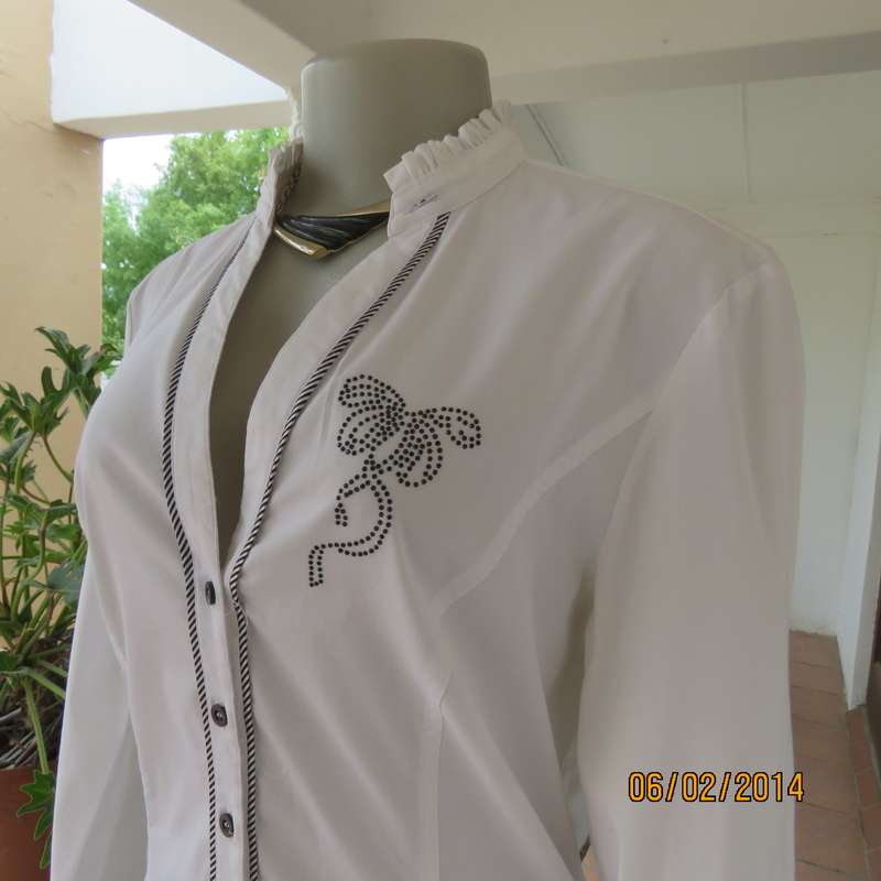 High quality white stretch polycotton OASIS long sleeve tailored top size 36. Sequin decoration.