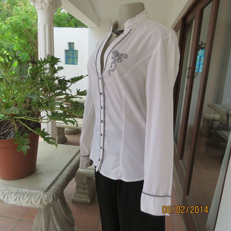 High quality white stretch polycotton OASIS long sleeve tailored top size 36. Sequin decoration.