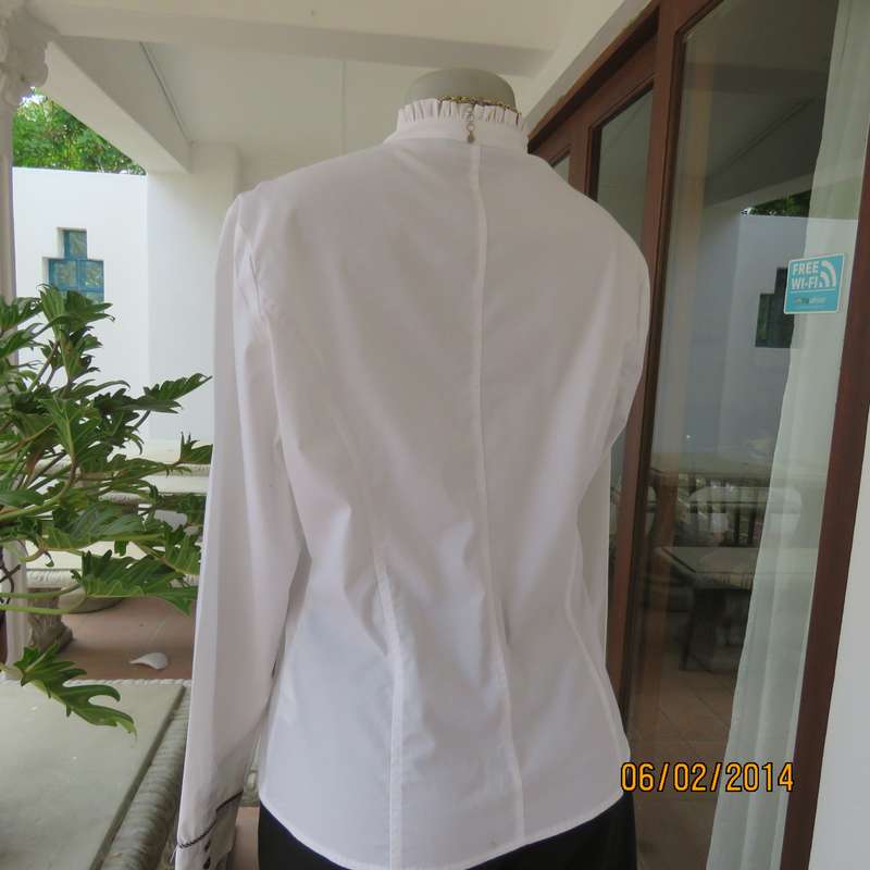High quality white stretch polycotton OASIS long sleeve tailored top size 36. Sequin decoration.