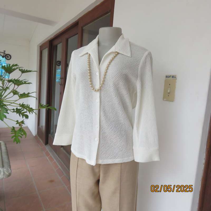 TOPIC luxury light cream poly-lurex stretch textured top size 34.