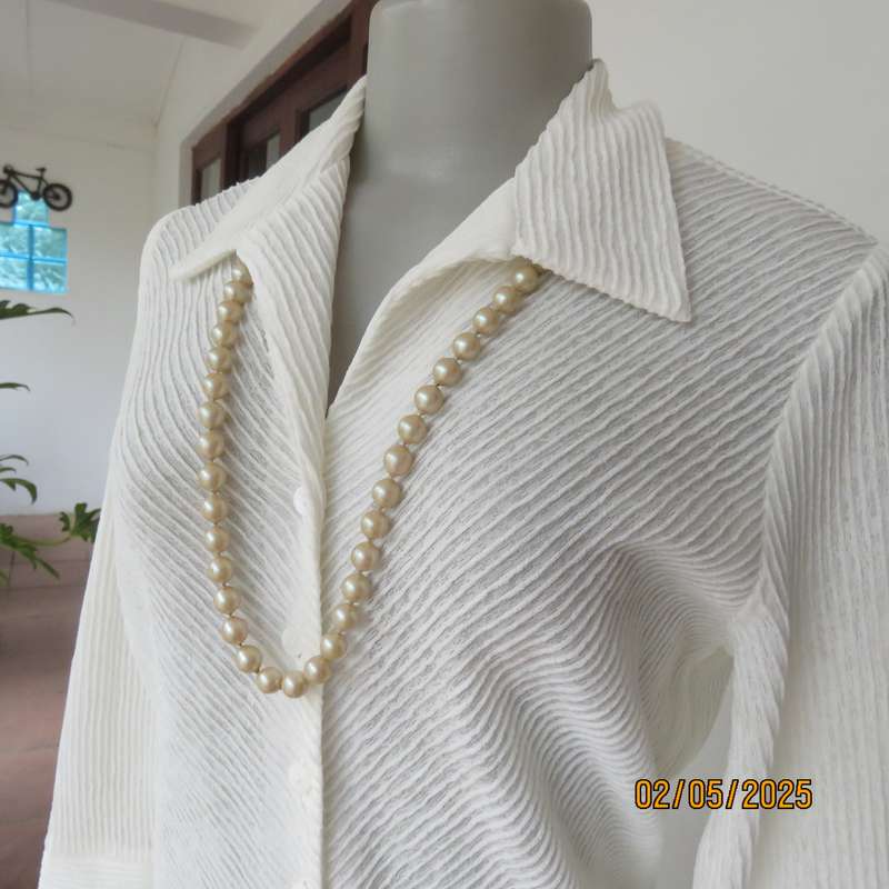 TOPIC luxury light cream poly-lurex stretch textured top size 34.