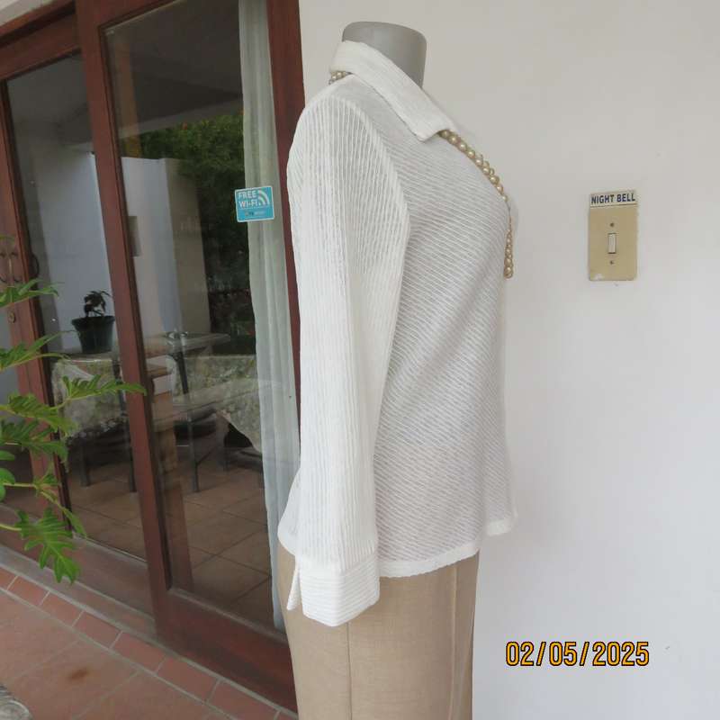 TOPIC luxury light cream poly-lurex stretch textured top size 34.