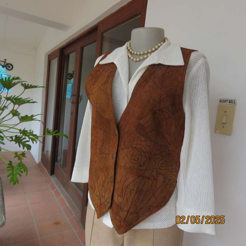 DUCHINI waistcoat in genuine brown stitched leather. Satin back. Size 34.