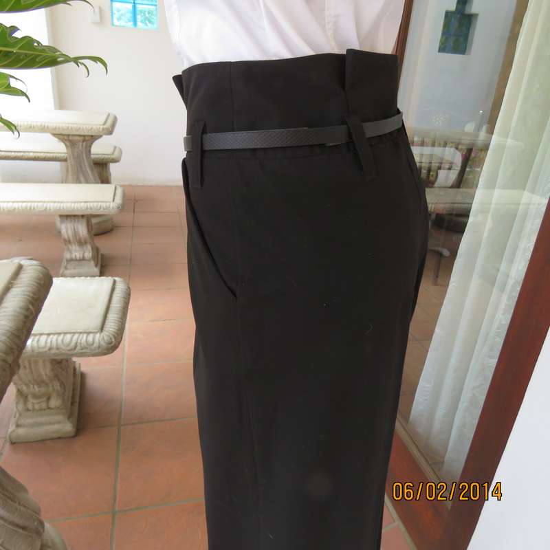Top of the line black high waisted WOOLWORTHS poly-viscose strech black pants.Size 34+.As new cond
