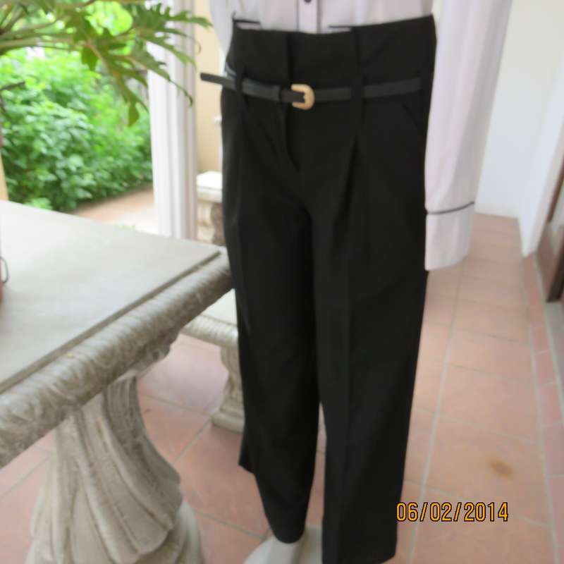 Top of the line black high waisted WOOLWORTHS poly-viscose strech black pants.Size 34+.As new cond