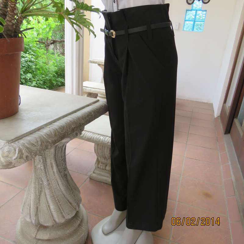 Top of the line black high waisted WOOLWORTHS poly-viscose strech black pants.Size 34+.As new cond