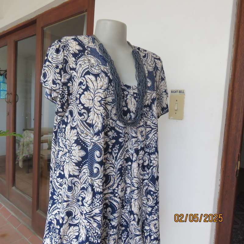 YALI Fashion navy and white patterned polycotton stretch long V neck top. Size 42