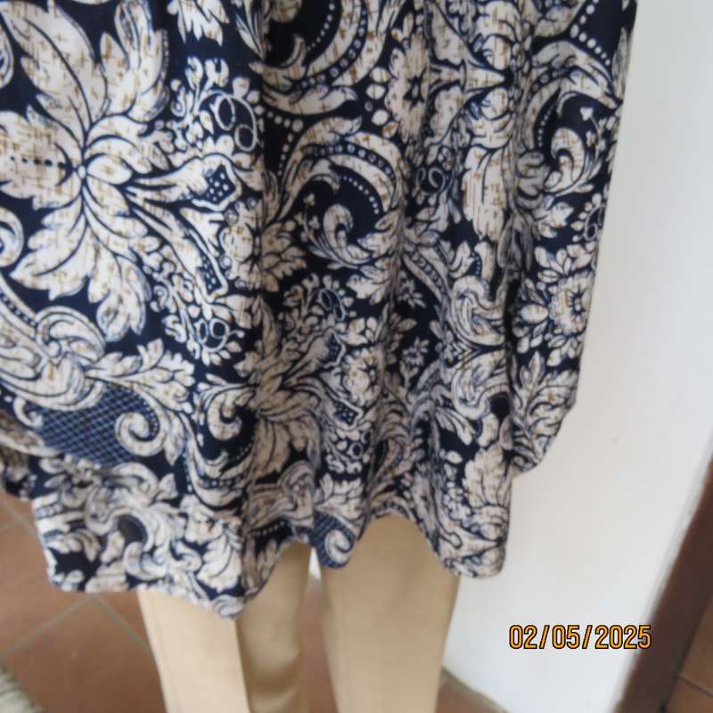 YALI Fashion navy and white patterned polycotton stretch long V neck top. Size 42