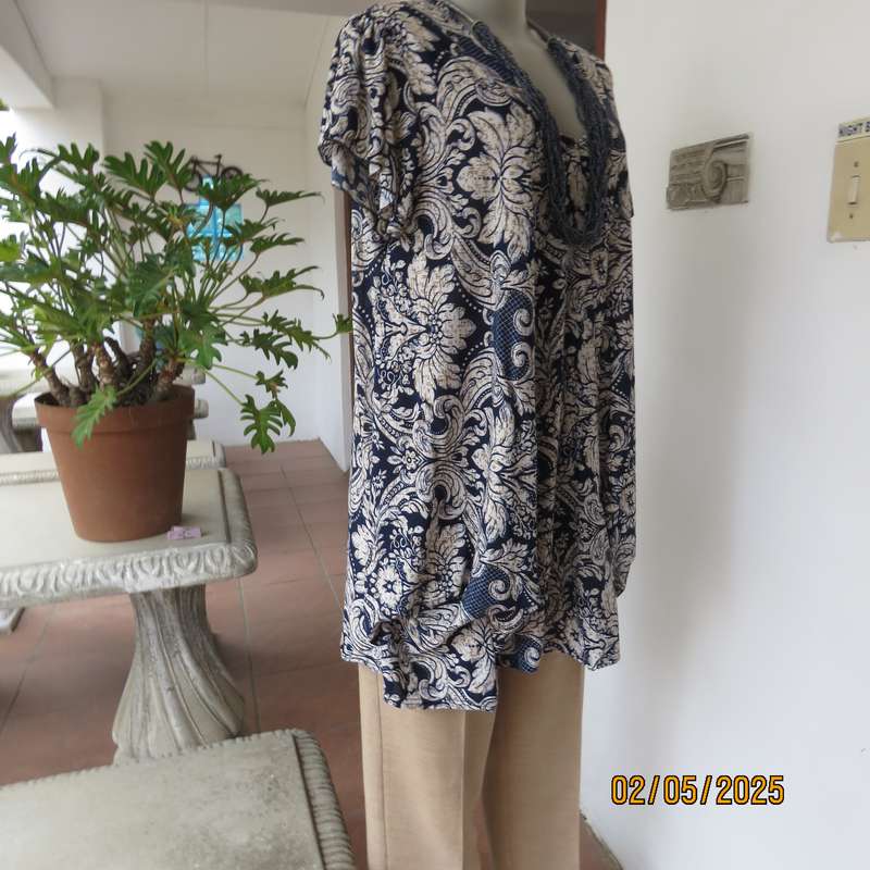 YALI Fashion navy and white patterned polycotton stretch long V neck top. Size 42