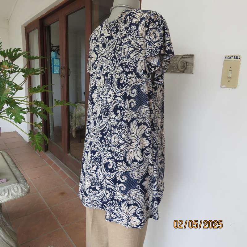 YALI Fashion navy and white patterned polycotton stretch long V neck top. Size 42