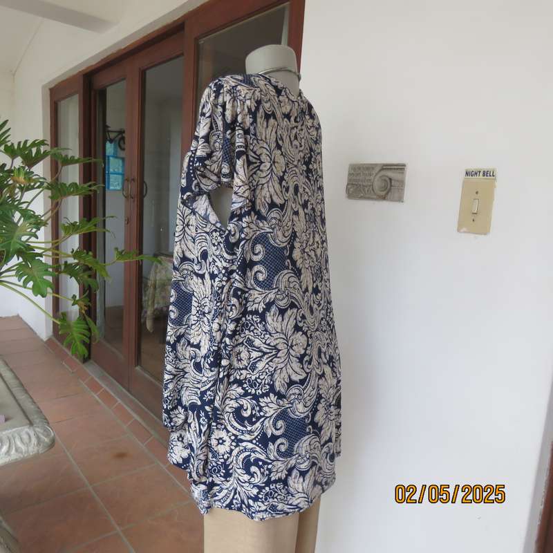 YALI Fashion navy and white patterned polycotton stretch long V neck top. Size 42