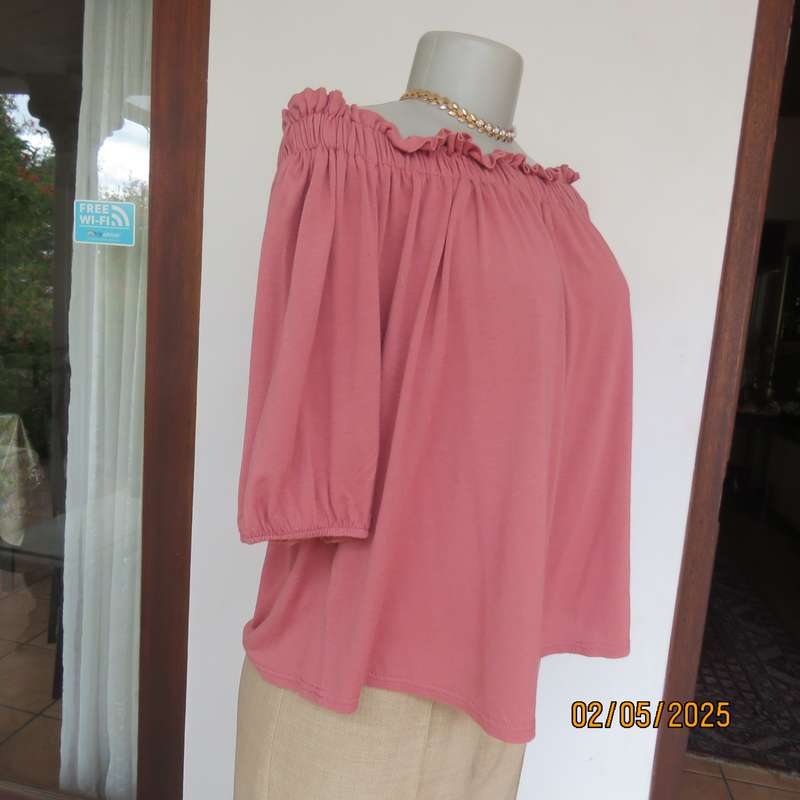 LEGIT salmon colour off the shoulder cropped top with elasticated neckline. Size 40