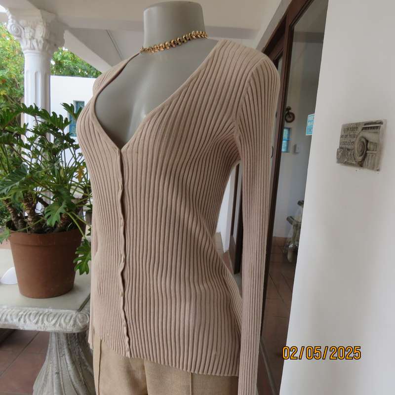 FOSHINI granola beige viscose-nylon blend stretch knitted long sleeve cardigan. Size 36.