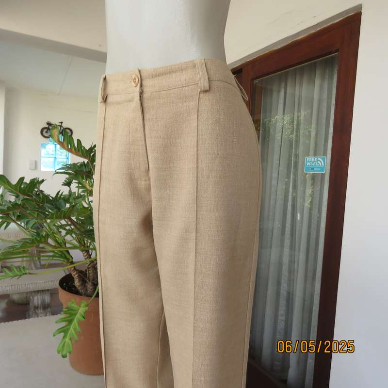 ML Classics rich cream texture woven polyester dress pants size 38.