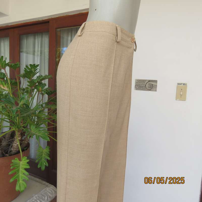 ML Classics rich cream texture woven polyester dress pants size 38.