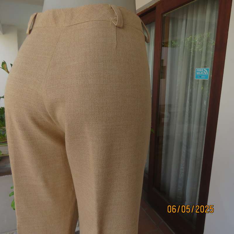 ML Classics rich cream texture woven polyester dress pants size 38.