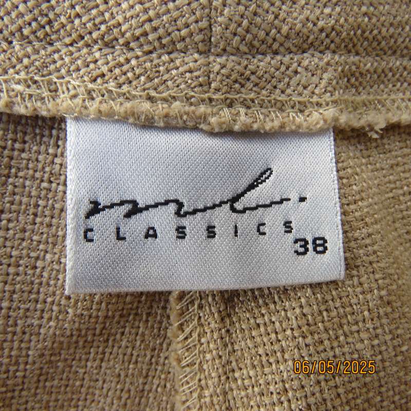 ML Classics rich cream texture woven polyester dress pants size 38.