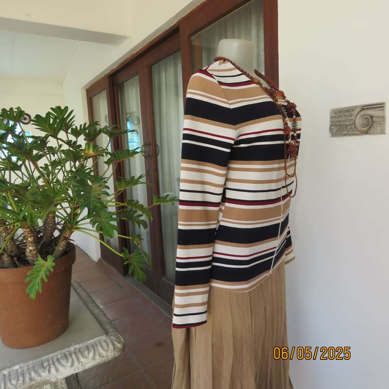 MASSUMI horizontal striped textured stretch polyester zip-up long sleeve size 32-34 top