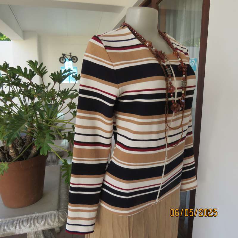 MASSUMI horizontal striped textured stretch polyester zip-up long sleeve size 32-34 top