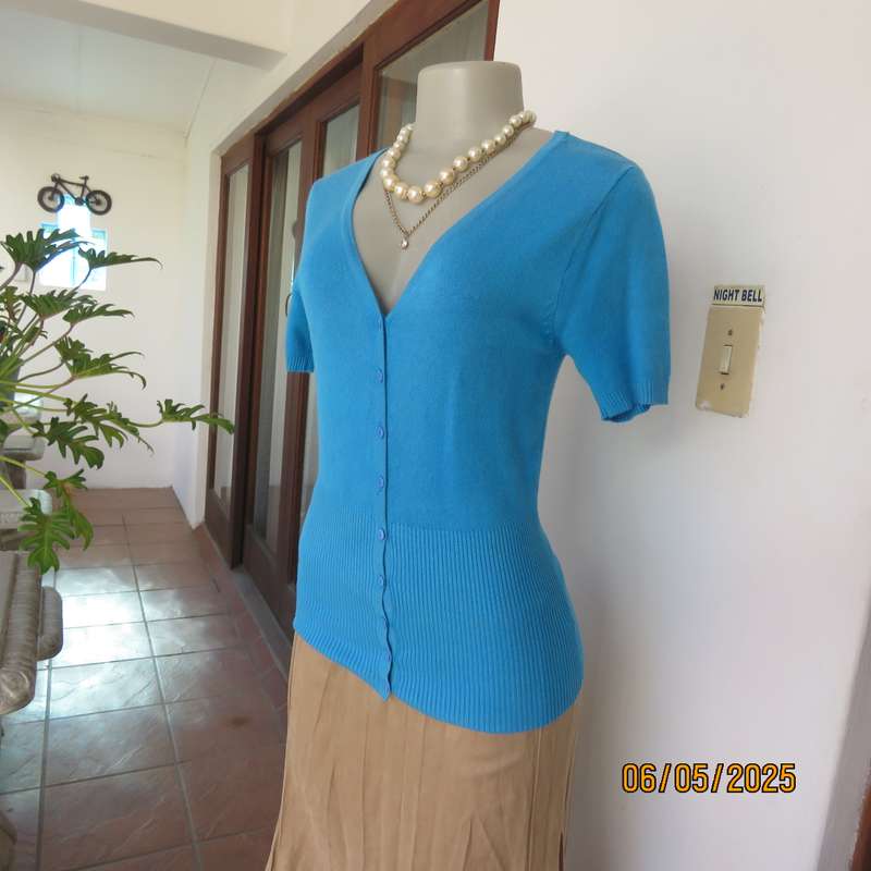 U_SIX teal blue short sleeve button down V neck cardigan in polycotton stretch. Size 34