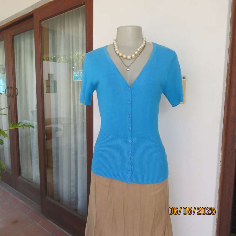 U_SIX teal blue short sleeve button down V neck cardigan in polycotton stretch. Size 34