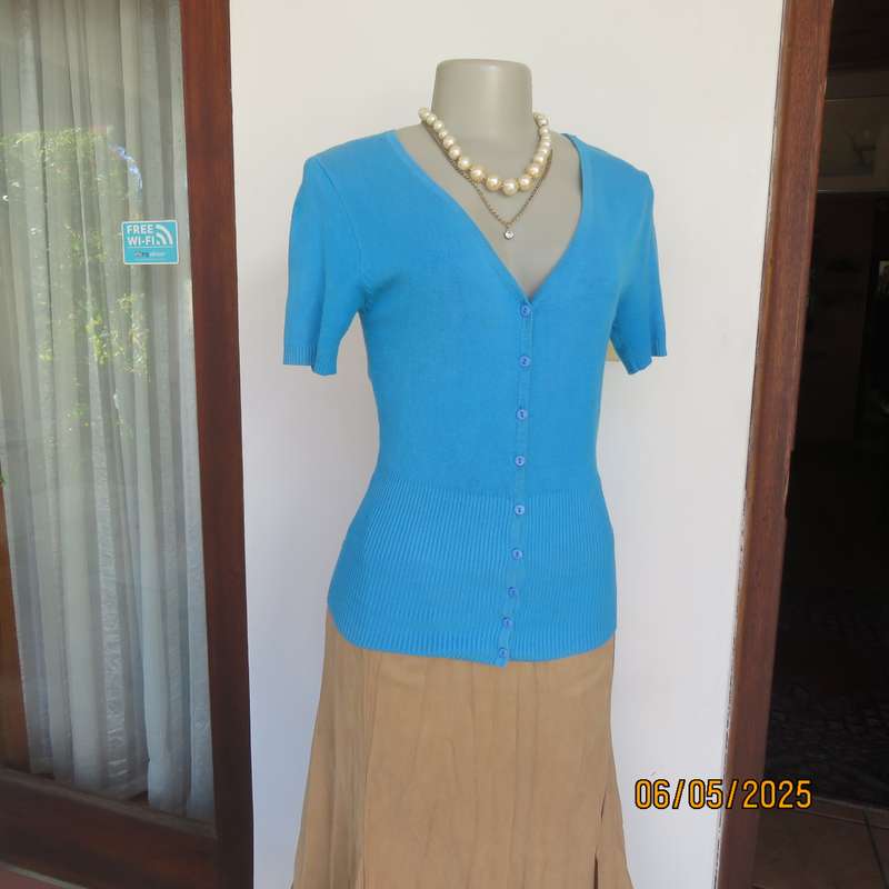 U_SIX teal blue short sleeve button down V neck cardigan in polycotton stretch. Size 34