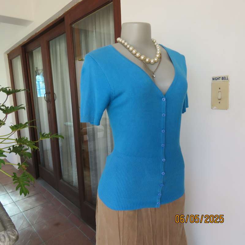 U_SIX teal blue short sleeve button down V neck cardigan in polycotton stretch. Size 34