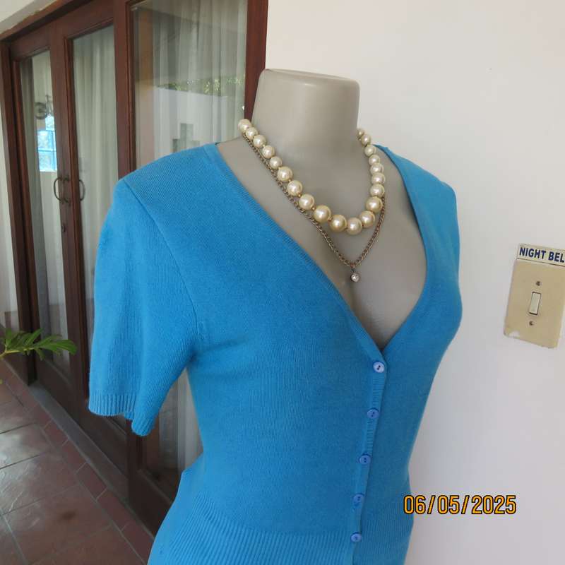 U_SIX teal blue short sleeve button down V neck cardigan in polycotton stretch. Size 34