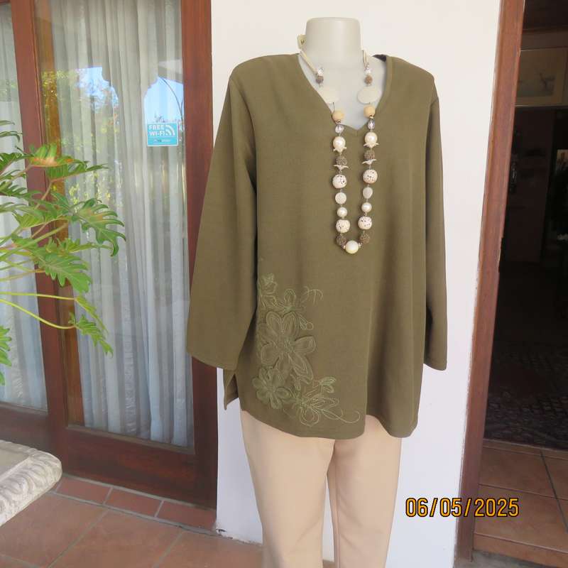 DONNA CLAIRE dark olive green V neck slip over top with appliqued flowers. Size 48