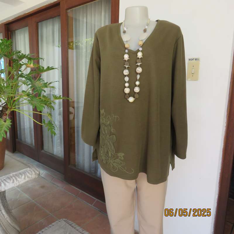 DONNA CLAIRE dark olive green V neck slip over top with appliqued flowers. Size 48