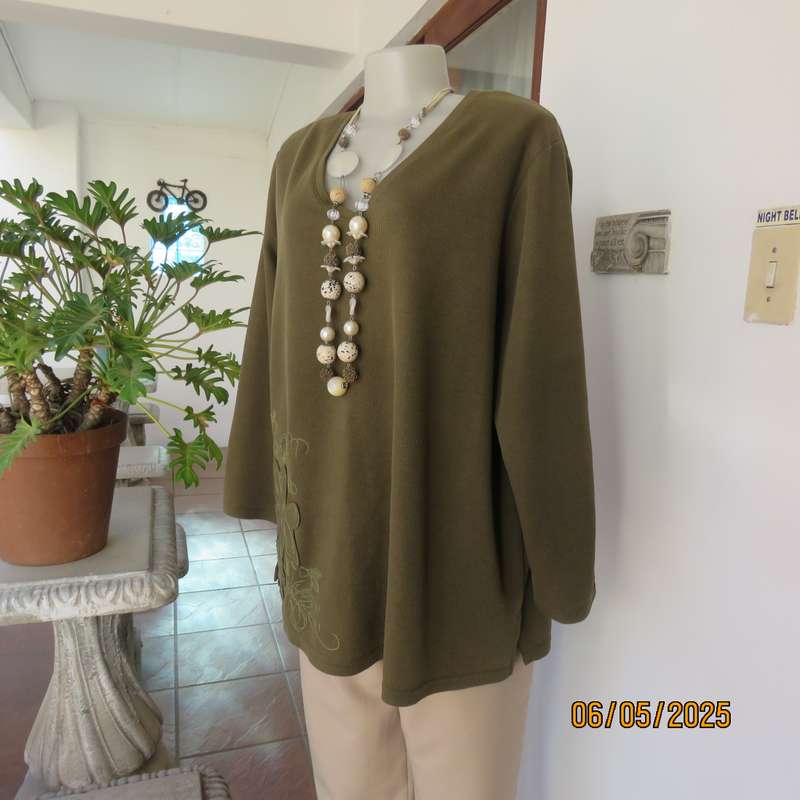 DONNA CLAIRE dark olive green V neck slip over top with appliqued flowers. Size 48