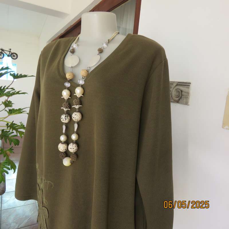 DONNA CLAIRE dark olive green V neck slip over top with appliqued flowers. Size 48