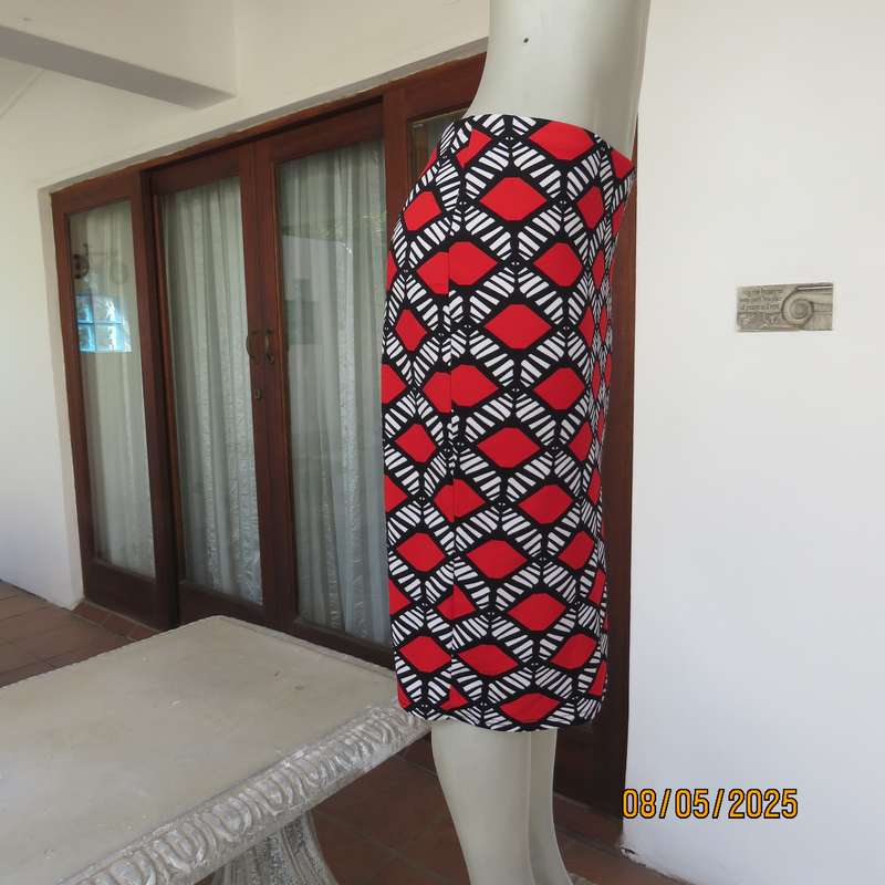 AUDACITY red-black-white geometric printed stretch polyester bodycon skirt size 36.