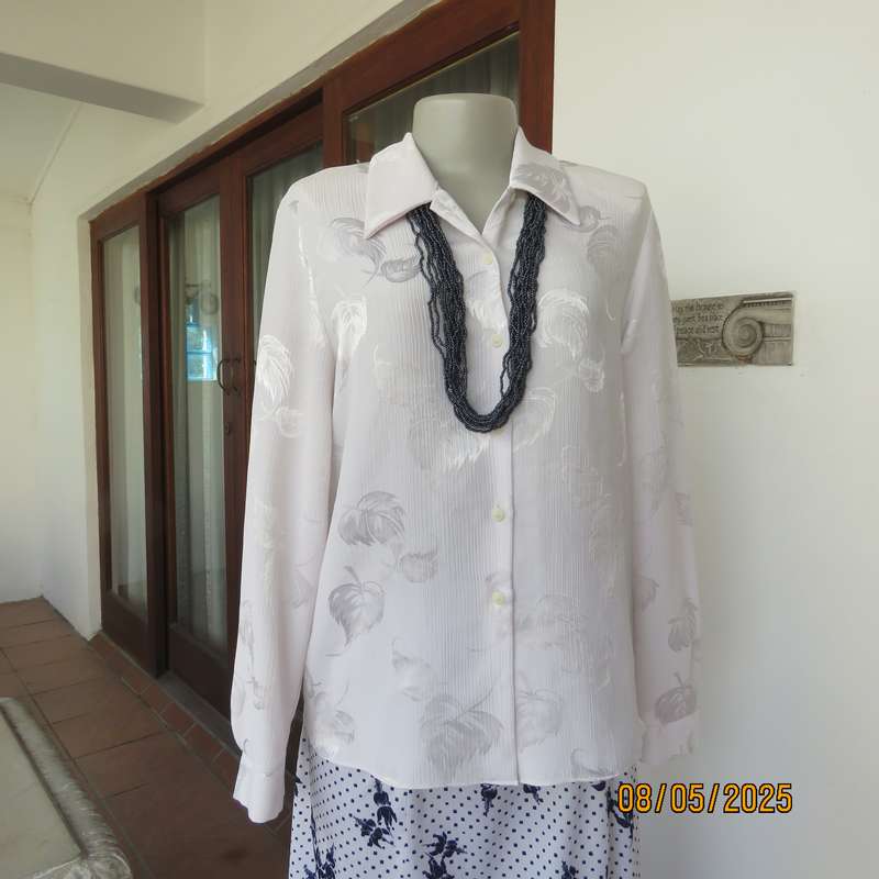 WOOLWORTHS white crinkled leaf embossed long sleeve top in size 38.