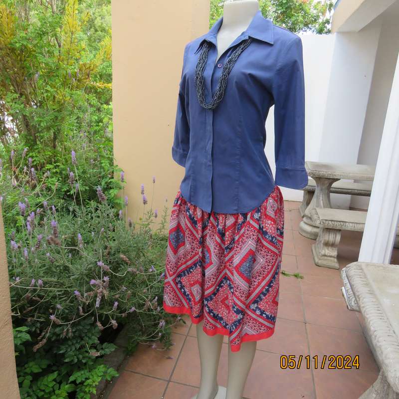 TOPICS stretch cotton tailored cobalt blue top size 34.Hidden button down.Shirt collar.Elbow sleeves
