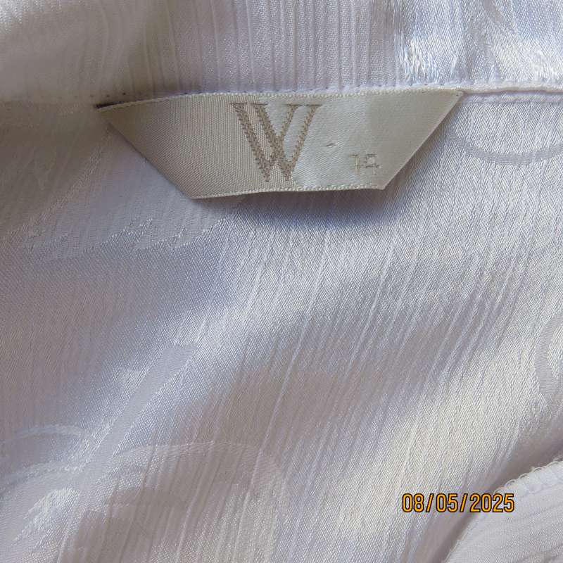 WOOLWORTHS white crinkled leaf embossed long sleeve top in size 38.