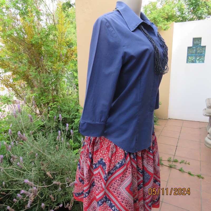 TOPICS stretch cotton tailored cobalt blue top size 34.Hidden button down.Shirt collar.Elbow sleeves