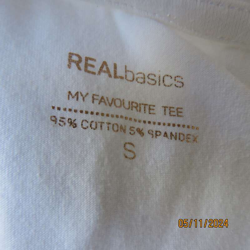 My favorite T by REAL clothing in white stretch cotton. V neck.Short sleeves.Size 34.As new cond
