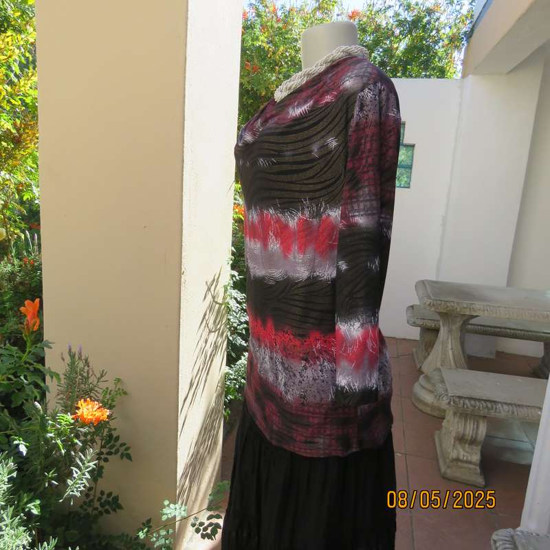 Red-white and black pattern stripe long sleeve polyester stretch cowl neck top. Size 38